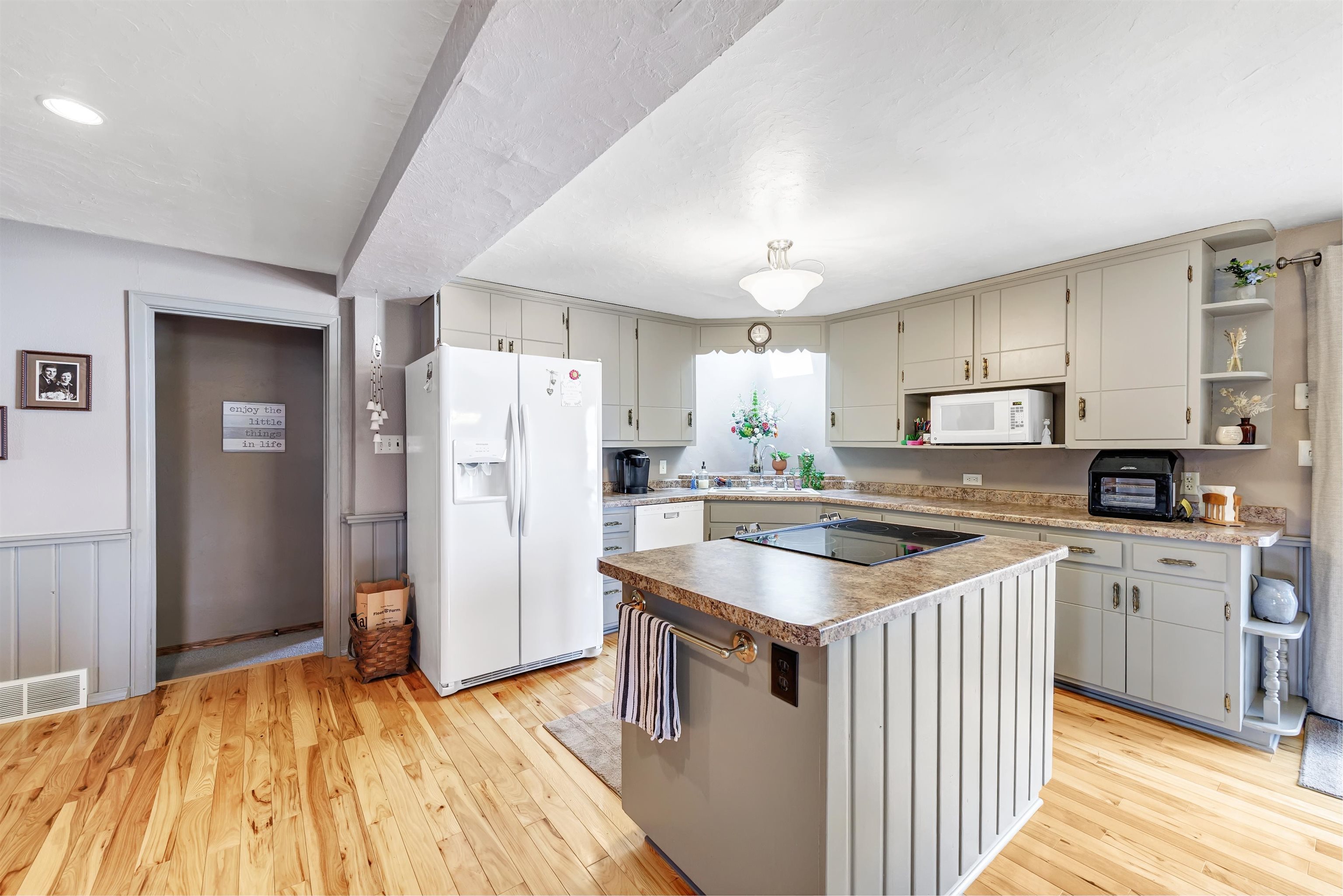 1202 Red Maple Road De Pere, WI 54115 - Photo 7 of 45