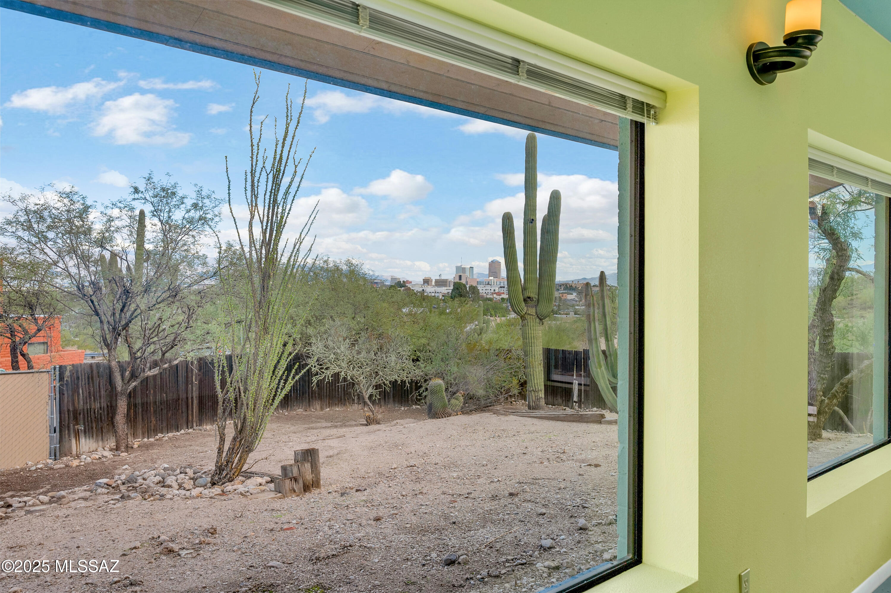 202 Sentinel Peak Road South Tucson, AZ 85745 - Photo 2 of 36