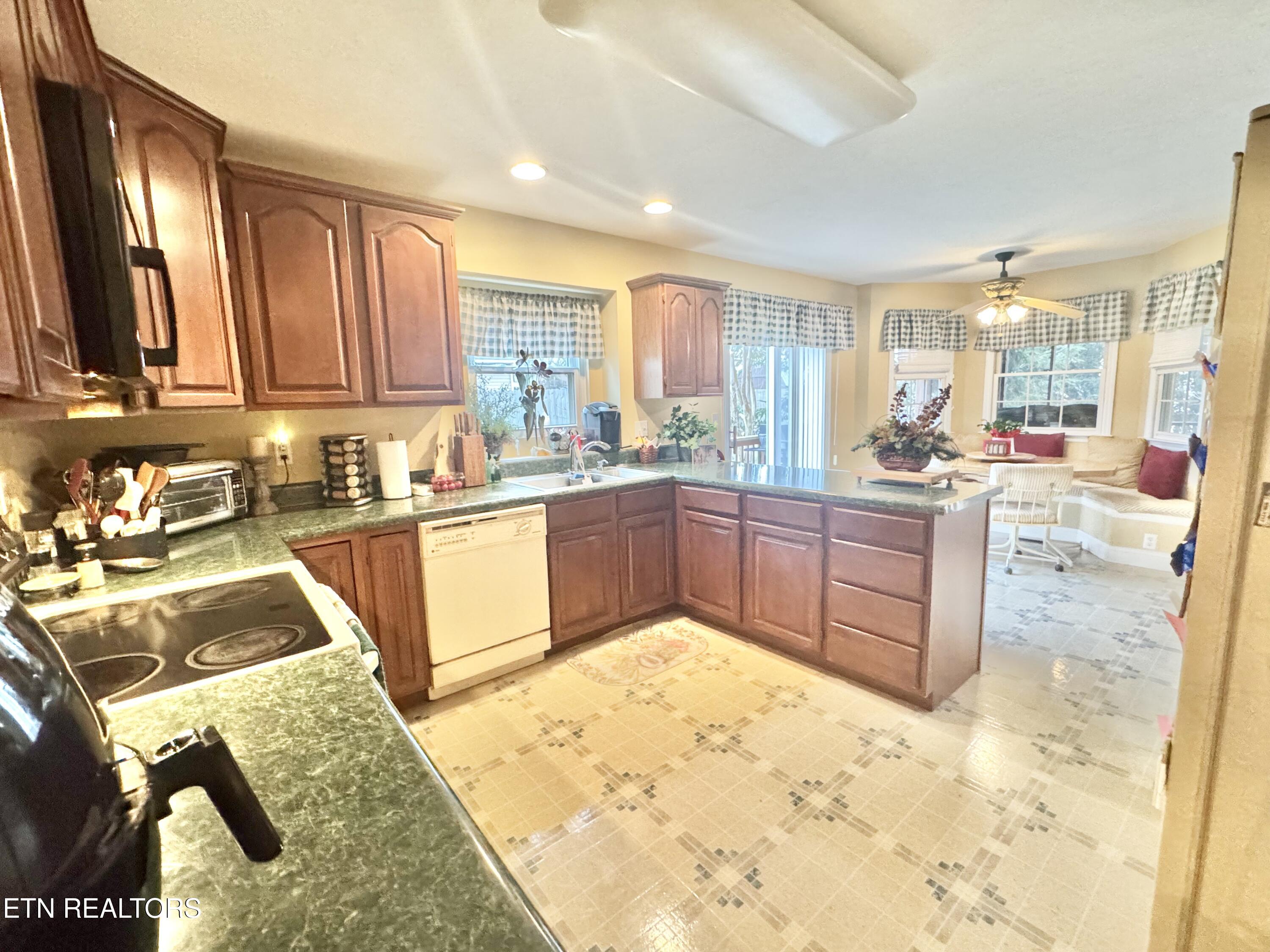 7805 Silverbridge Court Powell, TN 37849 - Photo 11 of 44 IMG_3046