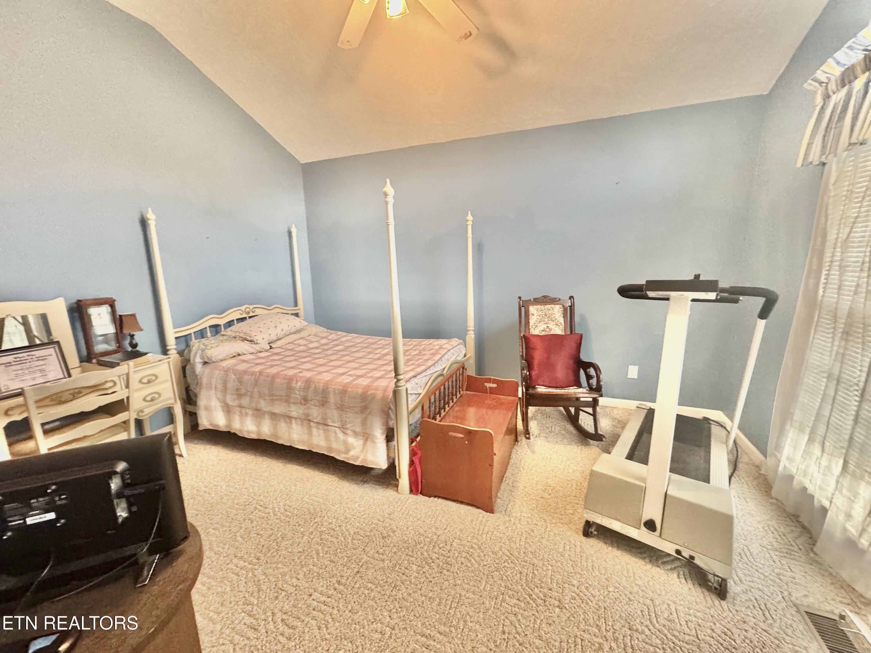 7805 Silverbridge Court Powell, TN 37849 - Photo 34 of 44 IMG_3006