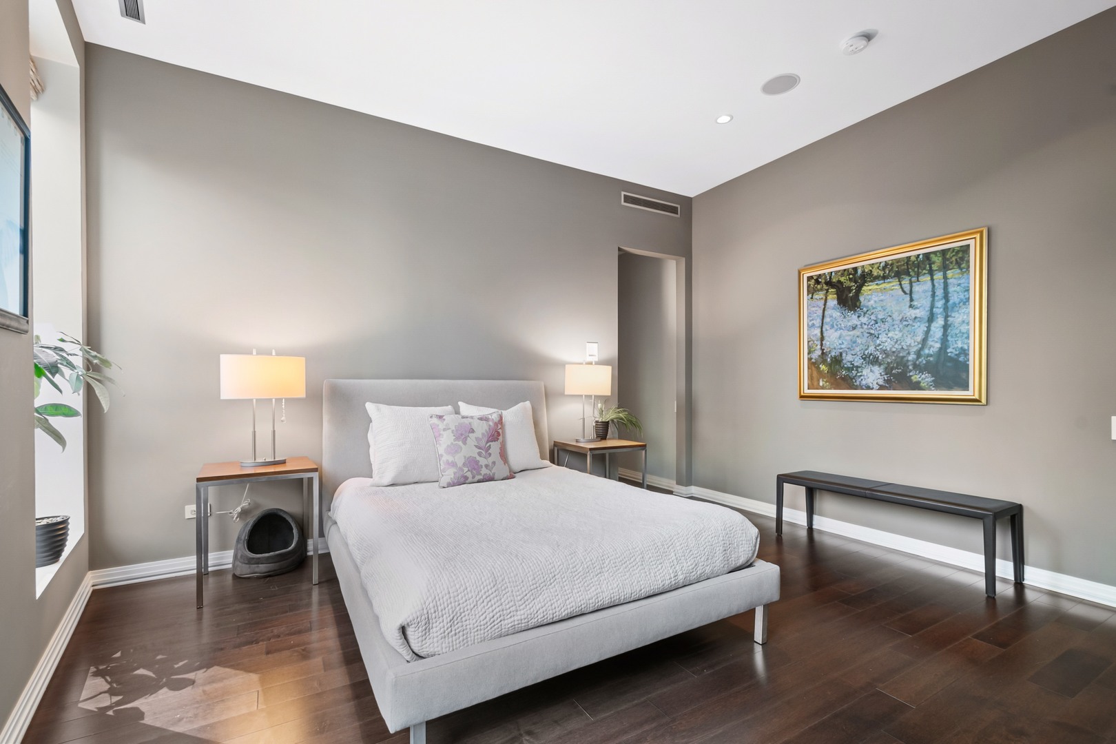 30 West Oak Street, Unit 5E Chicago, IL 60610 - Photo 13 of 22 a bedroom with a bed and a lamp