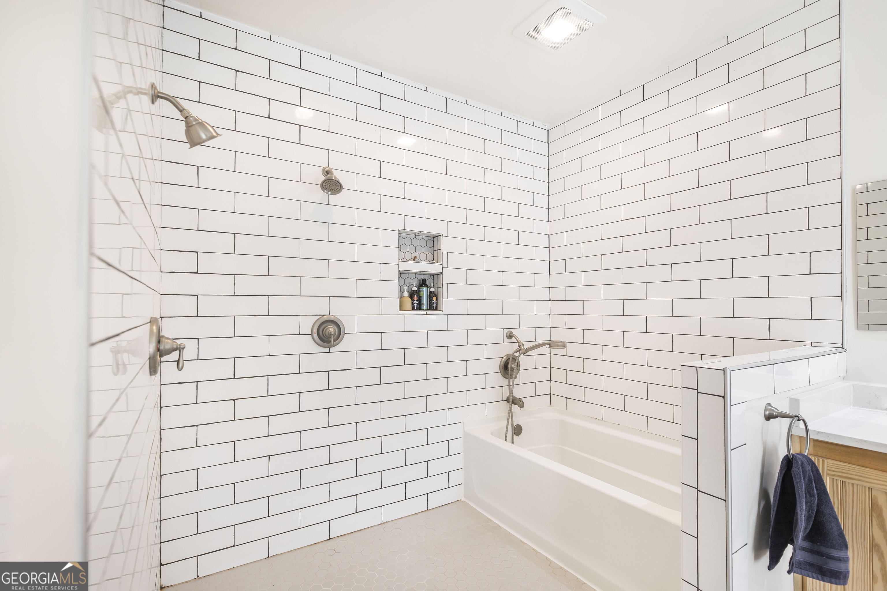 1979 Dent Road Musella, GA 31066 - Photo 27 of 77 a bathroom with a bathtub and a shower