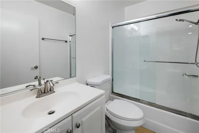 $600,001 | 433 South Manhattan Place, Unit 209, Los Angeles, CA 90020