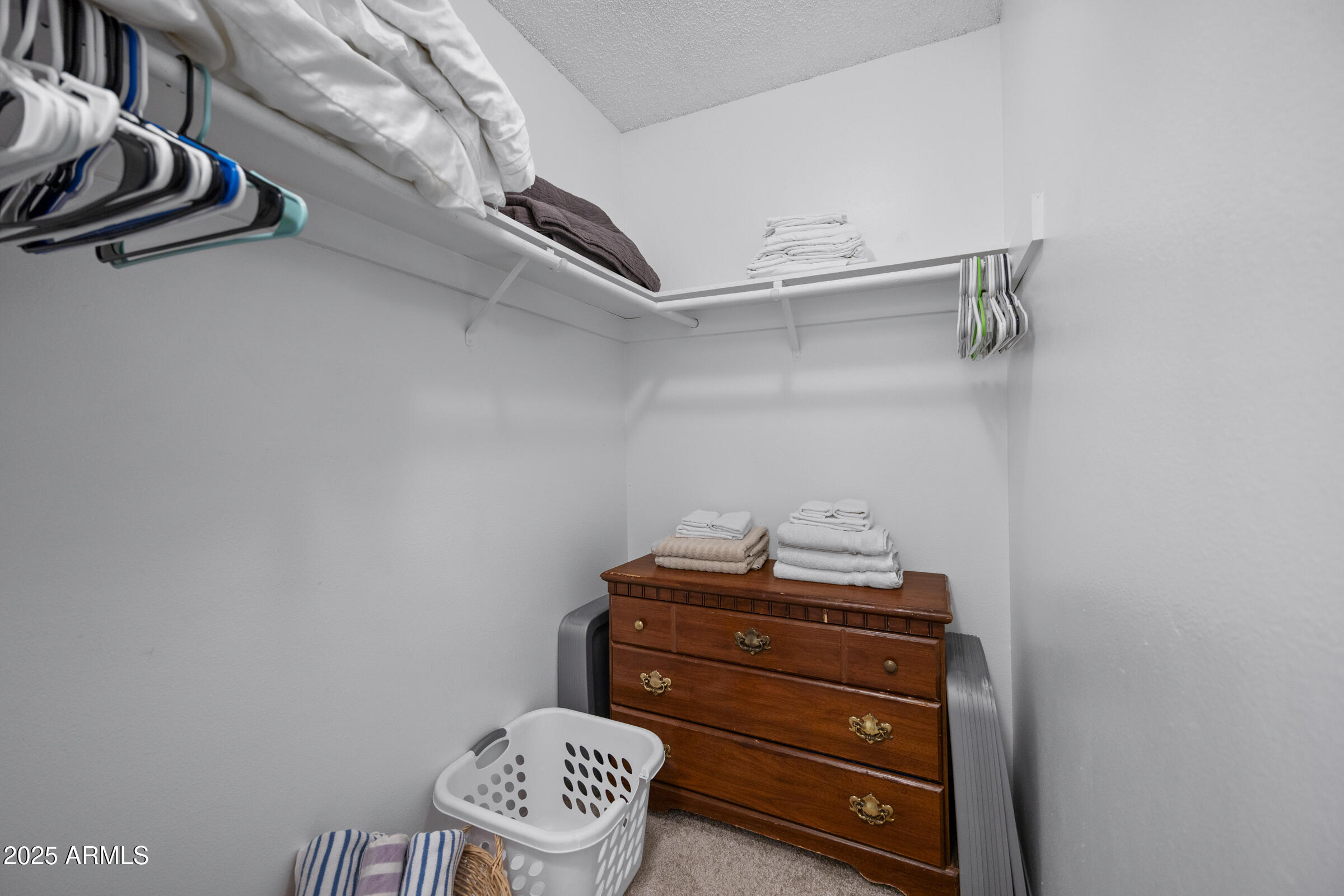5525 East Thomas Road, Unit M11 Phoenix, AZ 85018 - Photo 12 of 39 a small space with a dresser