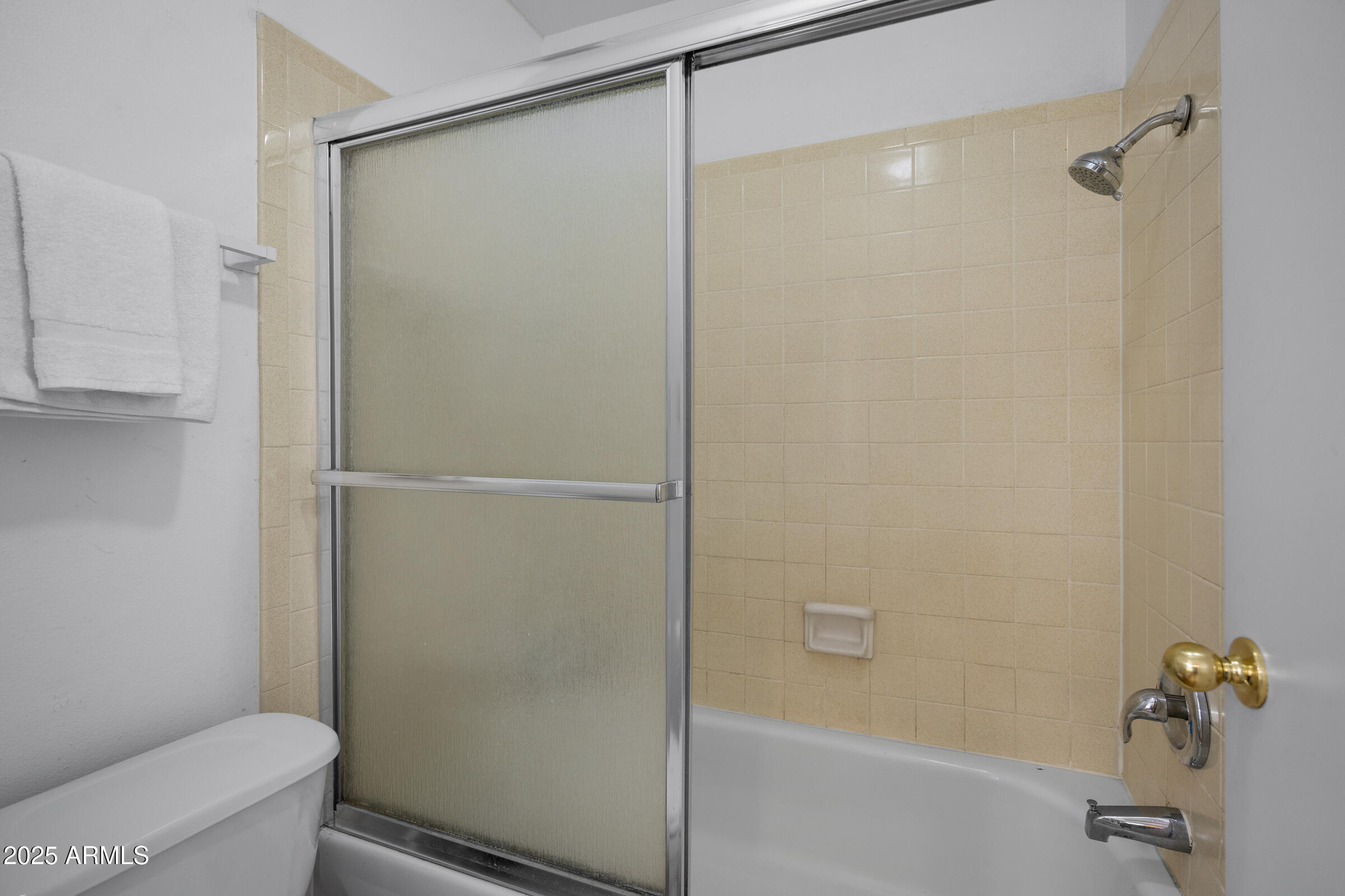 5525 East Thomas Road, Unit M11 Phoenix, AZ 85018 - Photo 20 of 39 a bathroom with a shower