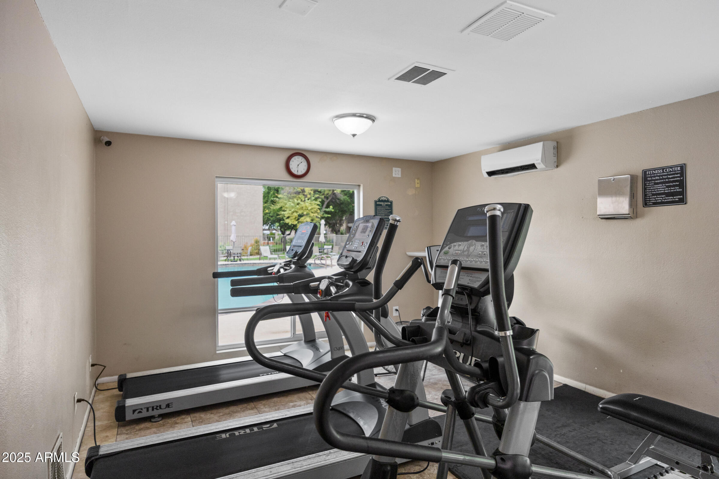 5525 East Thomas Road, Unit M11 Phoenix, AZ 85018 - Photo 29 of 39 a view of a livingroom with furniture and windows