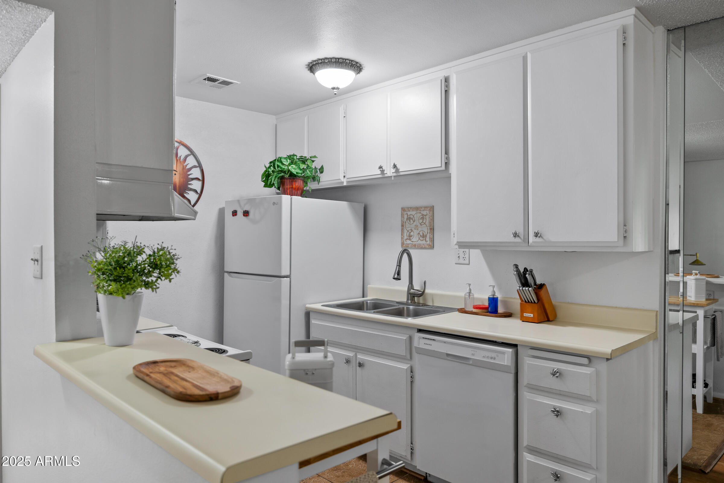 5525 East Thomas Road, Unit M11 Phoenix, AZ 85018 - Photo 5 of 39 a kitchen with sink refrigerator and cabinets
