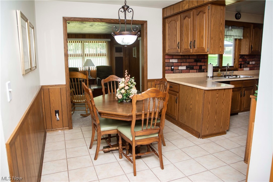 885 Bears Den Road Youngstown, OH 44511 - Photo 8 of 26 Dining Area
