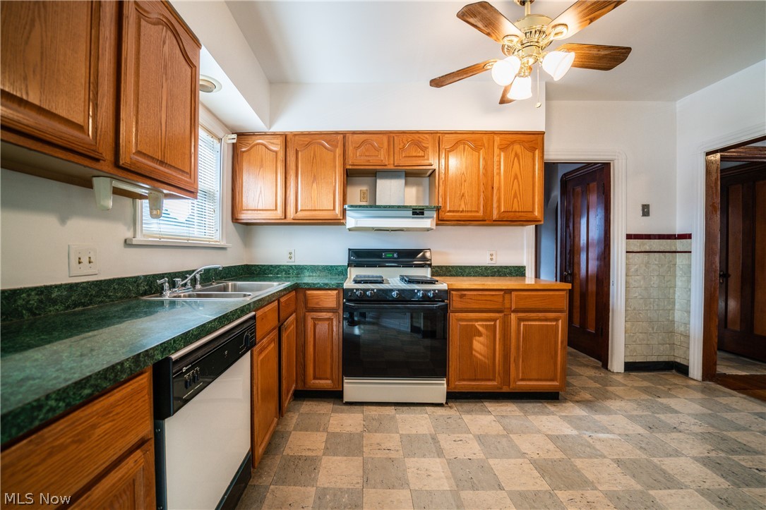 6728 State Road Parma, OH 44134 - Photo 3 of 27