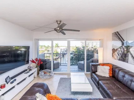 $259,950 | 801 South Federal Highway, Unit 519, Pompano Beach, FL 33062