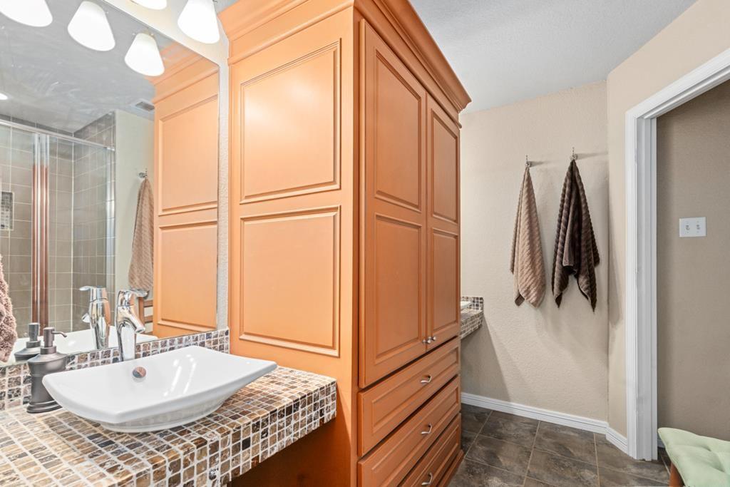 455 County Road 2808 Mabank, TX 75147 - Photo 25 of 40 a bathroom with a tub and a sink
