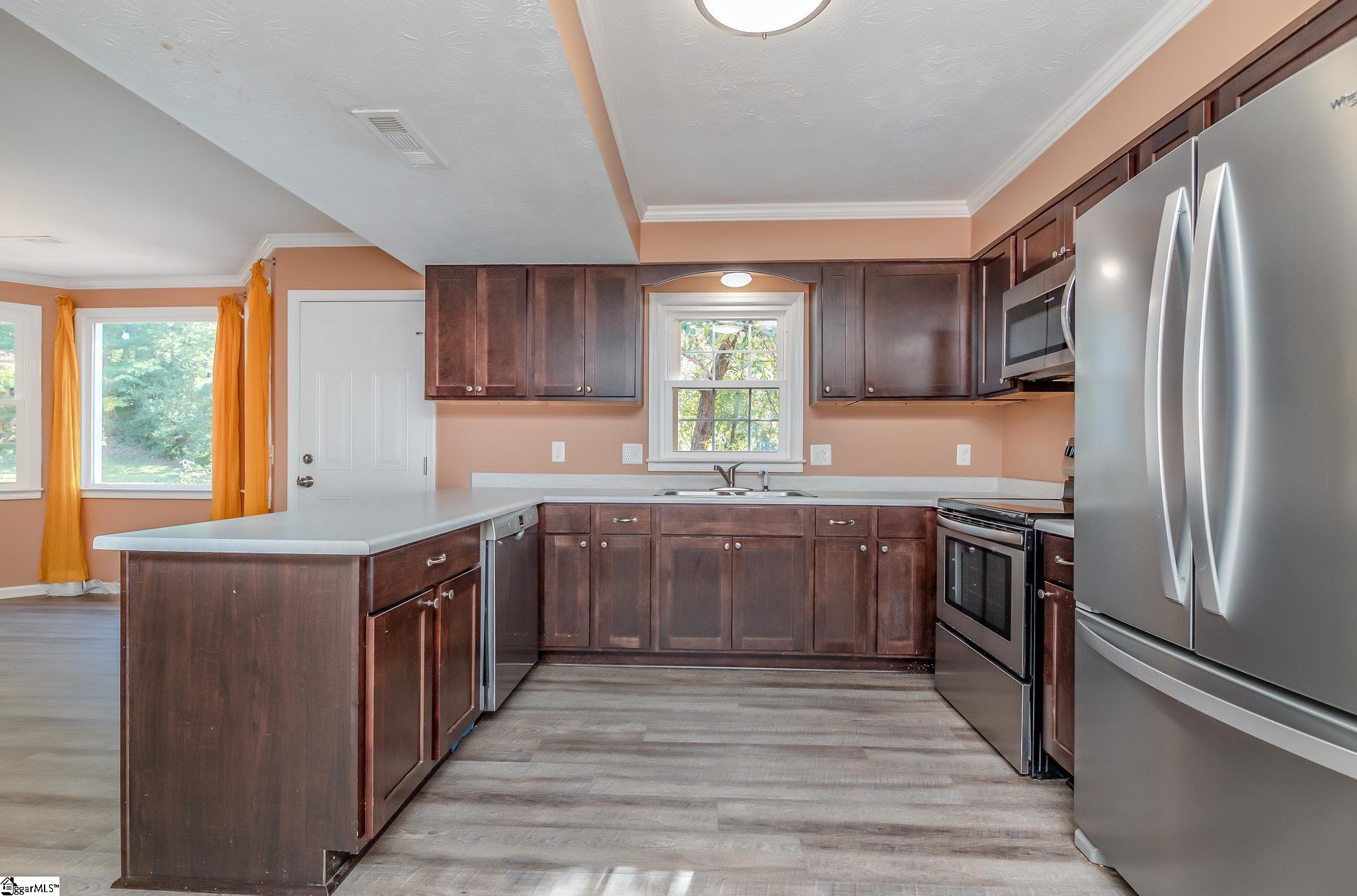703 Brooks Road Mauldin, SC 29662 - Photo 9 of 46 Gallery Image 9