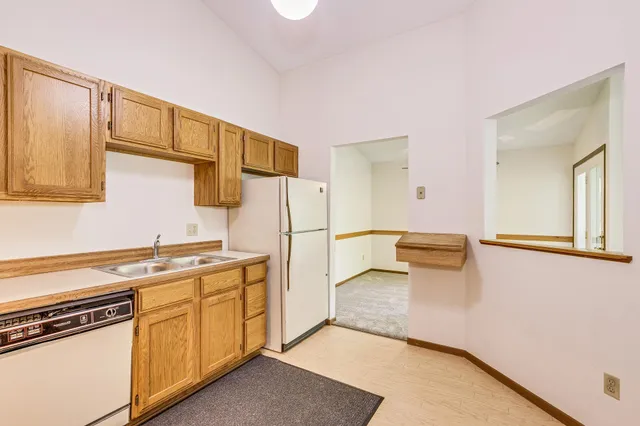 $199,900 | 3569 Blue Jay Way, Unit 201, Eagan, MN 55123