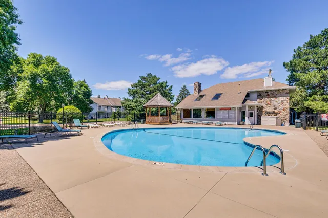 $199,900 | 3569 Blue Jay Way, Unit 201, Eagan, MN 55123