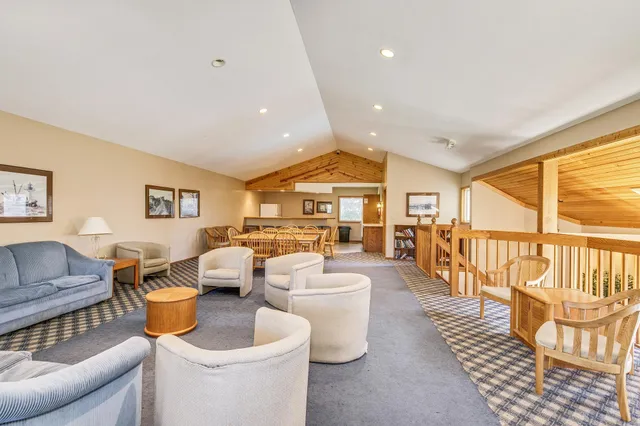 $199,900 | 3569 Blue Jay Way, Unit 201, Eagan, MN 55123