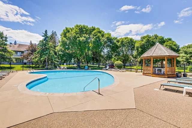 $199,900 | 3569 Blue Jay Way, Unit 201, Eagan, MN 55123