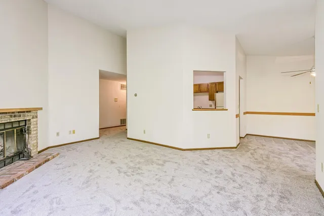 $199,900 | 3569 Blue Jay Way, Unit 201, Eagan, MN 55123