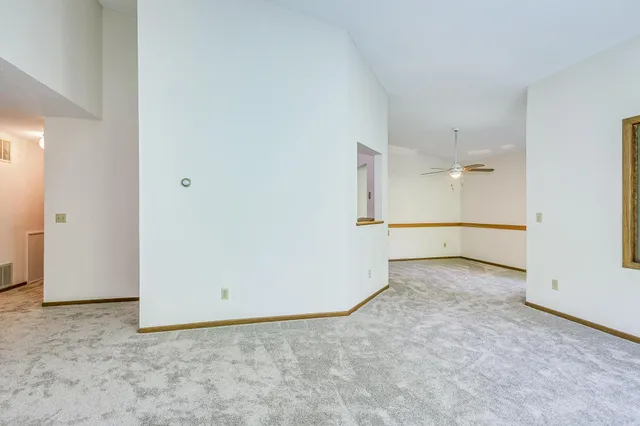 $199,900 | 3569 Blue Jay Way, Unit 201, Eagan, MN 55123