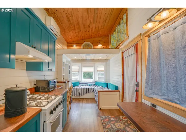 $870,000 | 1922 Duncan Creek Road, Stevenson, WA 98648