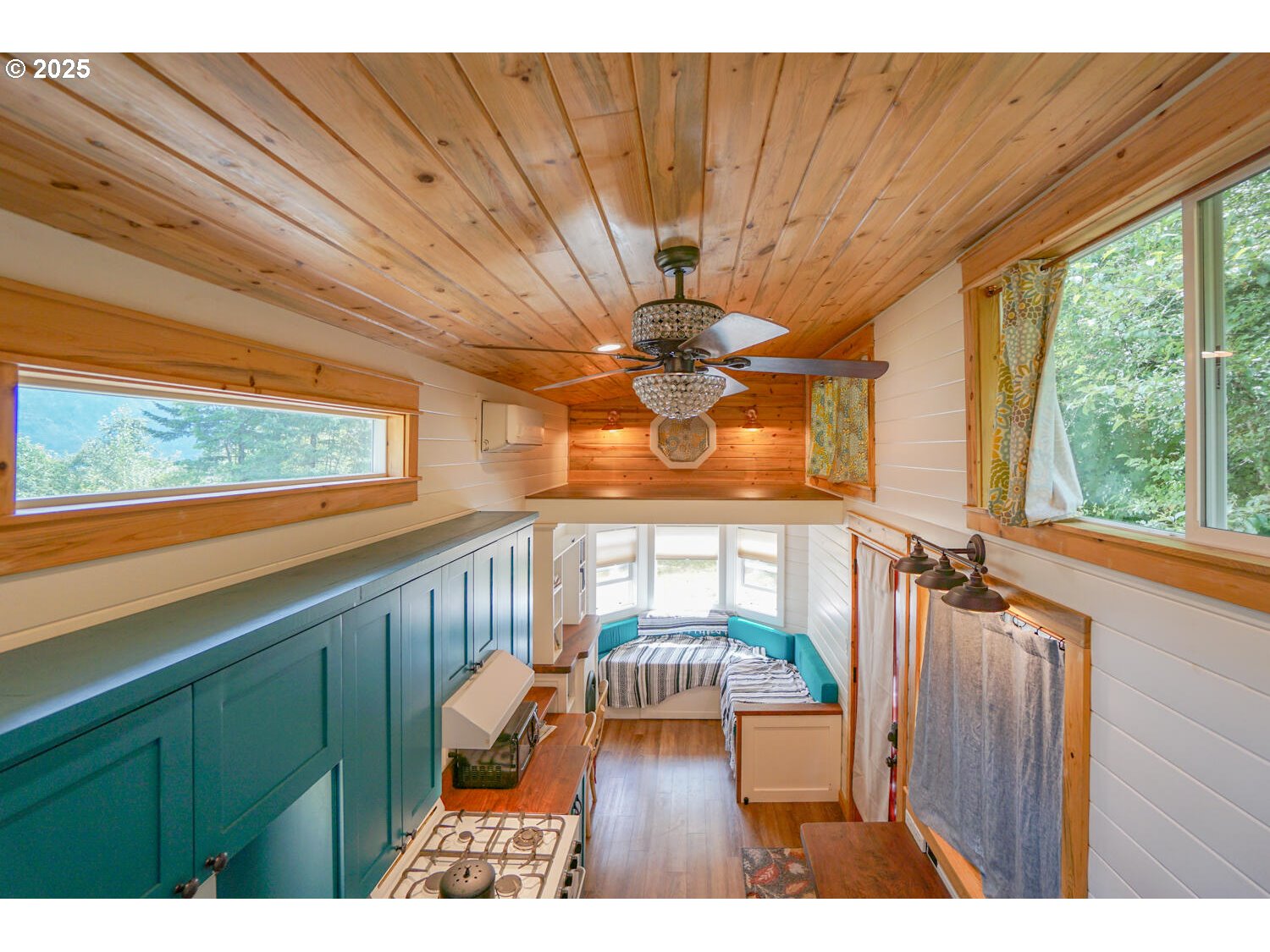 1922 Duncan Creek Road Stevenson, WA 98648 - Photo 22 of 39 a view of entryway with wooden floor
