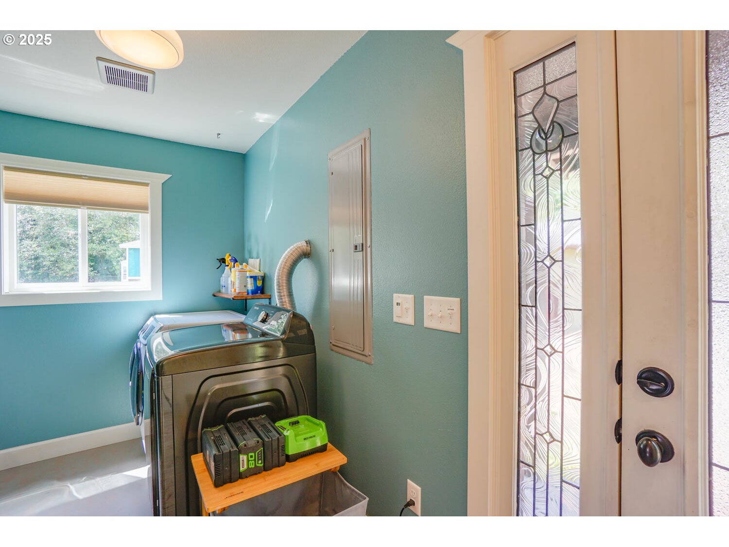 1922 Duncan Creek Road Stevenson, WA 98648 - Photo 26 of 39 a room with furniture and a window