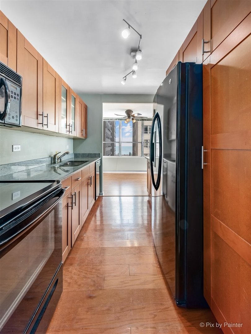 655 West Irving Park Road, Unit 1001 Chicago, IL 60613 - Photo 5 of 26