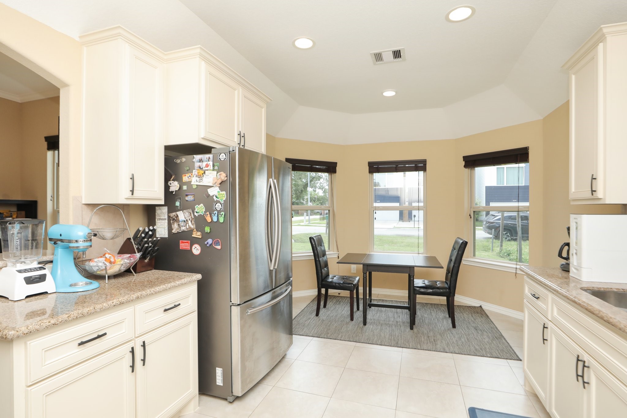 6615 Goldspier Street Houston, TX 77091 - Photo 15 of 37 Delightful breakfast area.
