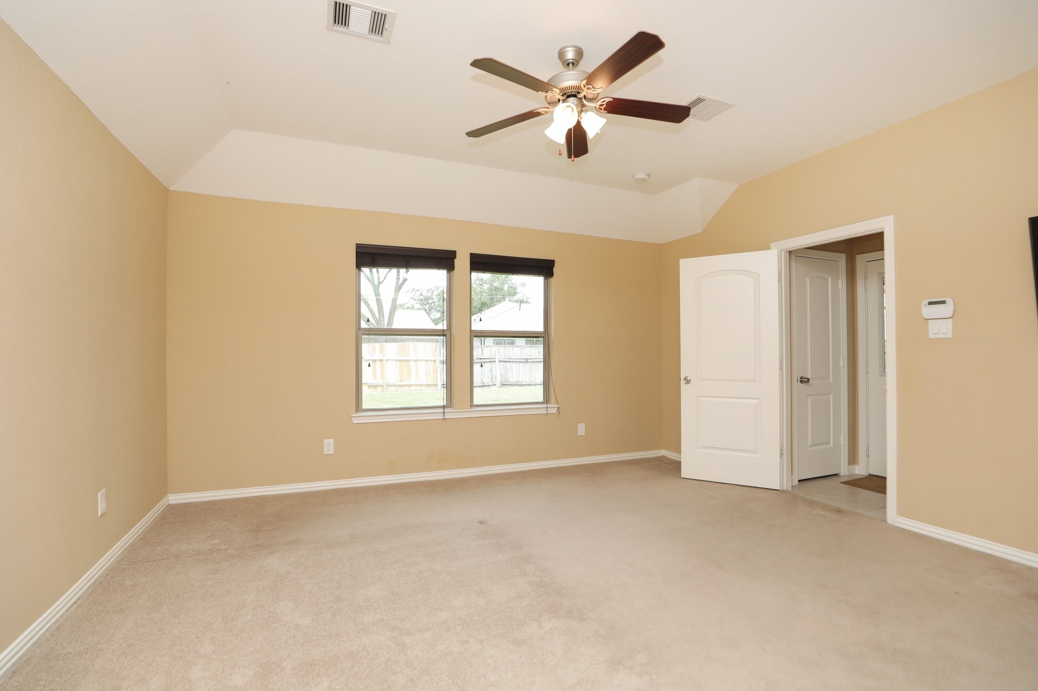 6615 Goldspier Street Houston, TX 77091 - Photo 20 of 37 Primary suite.