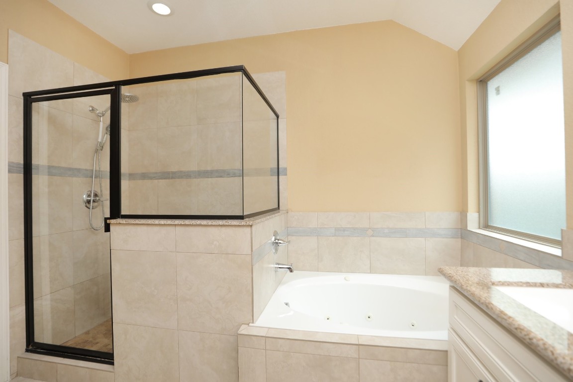 6615 Goldspier Street Houston, TX 77091 - Photo 22 of 37 Nice big walk-in shower in primary suite.