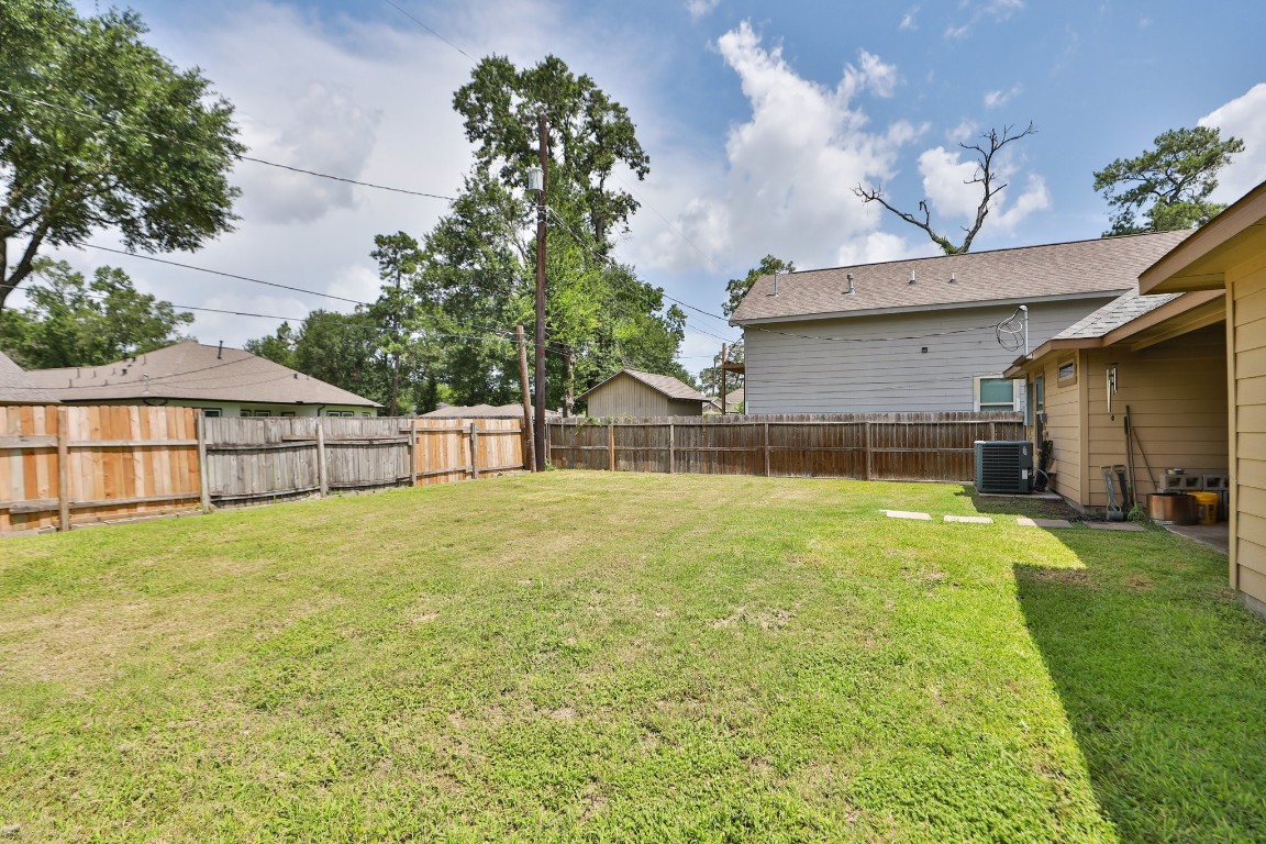 6615 Goldspier Street Houston, TX 77091 - Photo 32 of 37 So much space!