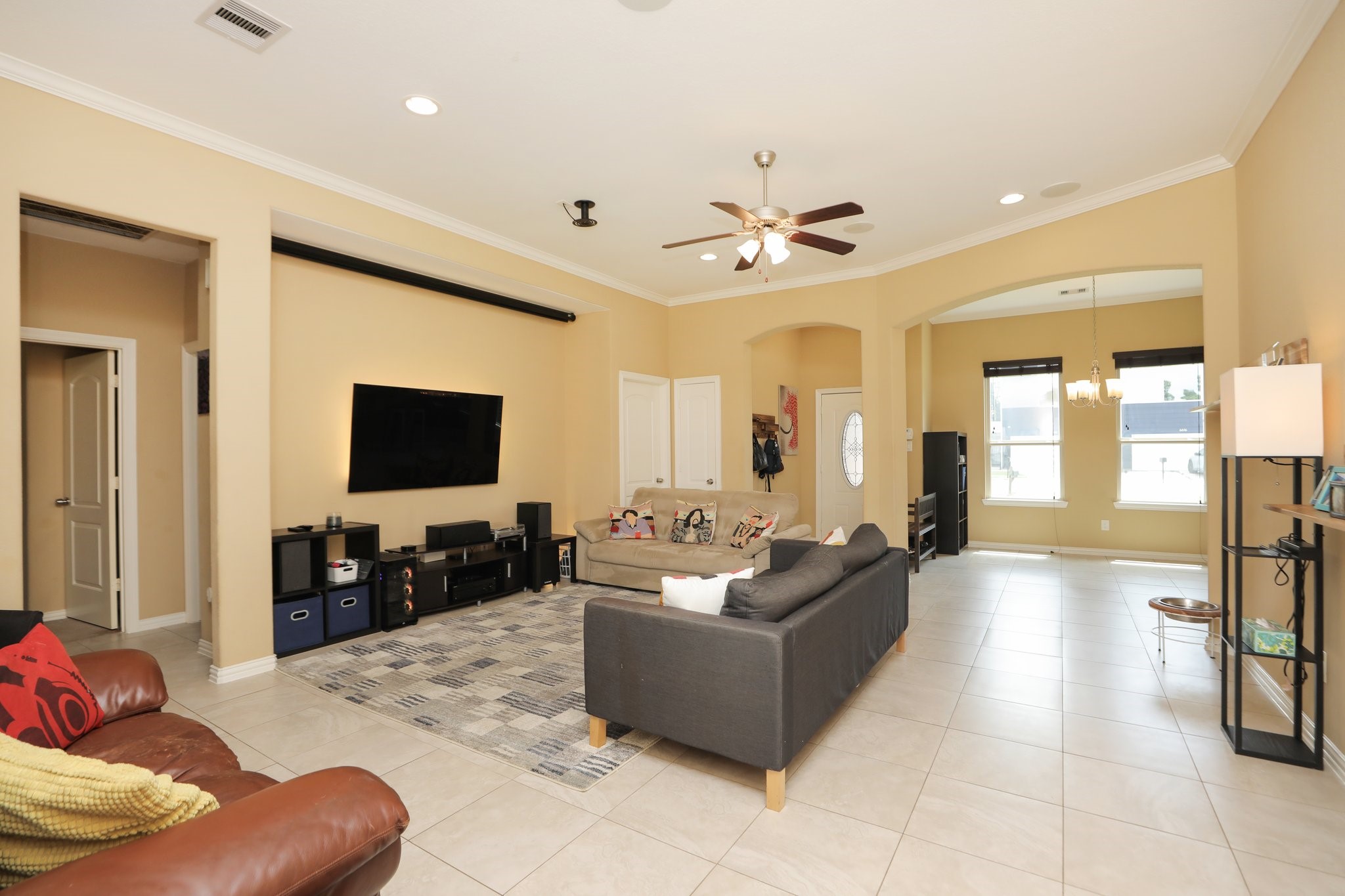 6615 Goldspier Street Houston, TX 77091 - Photo 6 of 37 View from living area to front entry and dining or study area.