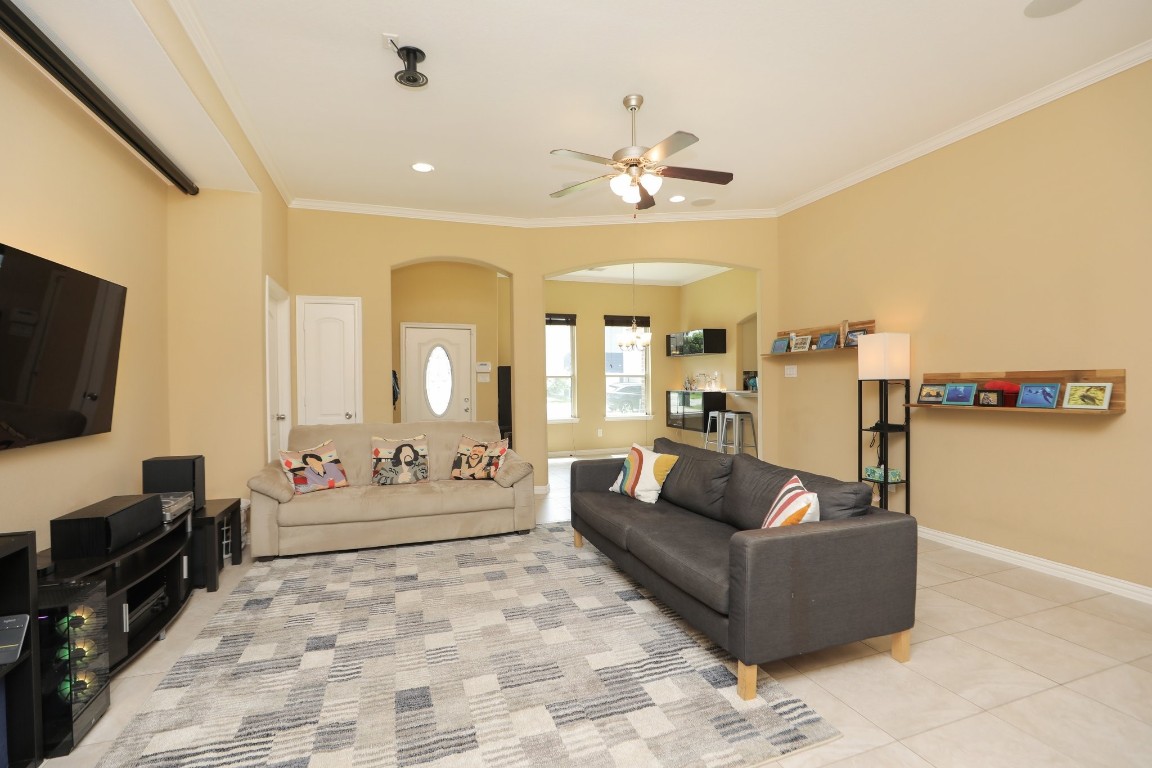 6615 Goldspier Street Houston, TX 77091 - Photo 7 of 37 High ceilings, recessed lighting. Arched doorways, crown molding. Home has Energy Efficient double pane windows throughout.