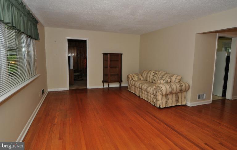 5017 Columbia Road Annandale, VA 22003 - Photo 1 of 24 Living Room