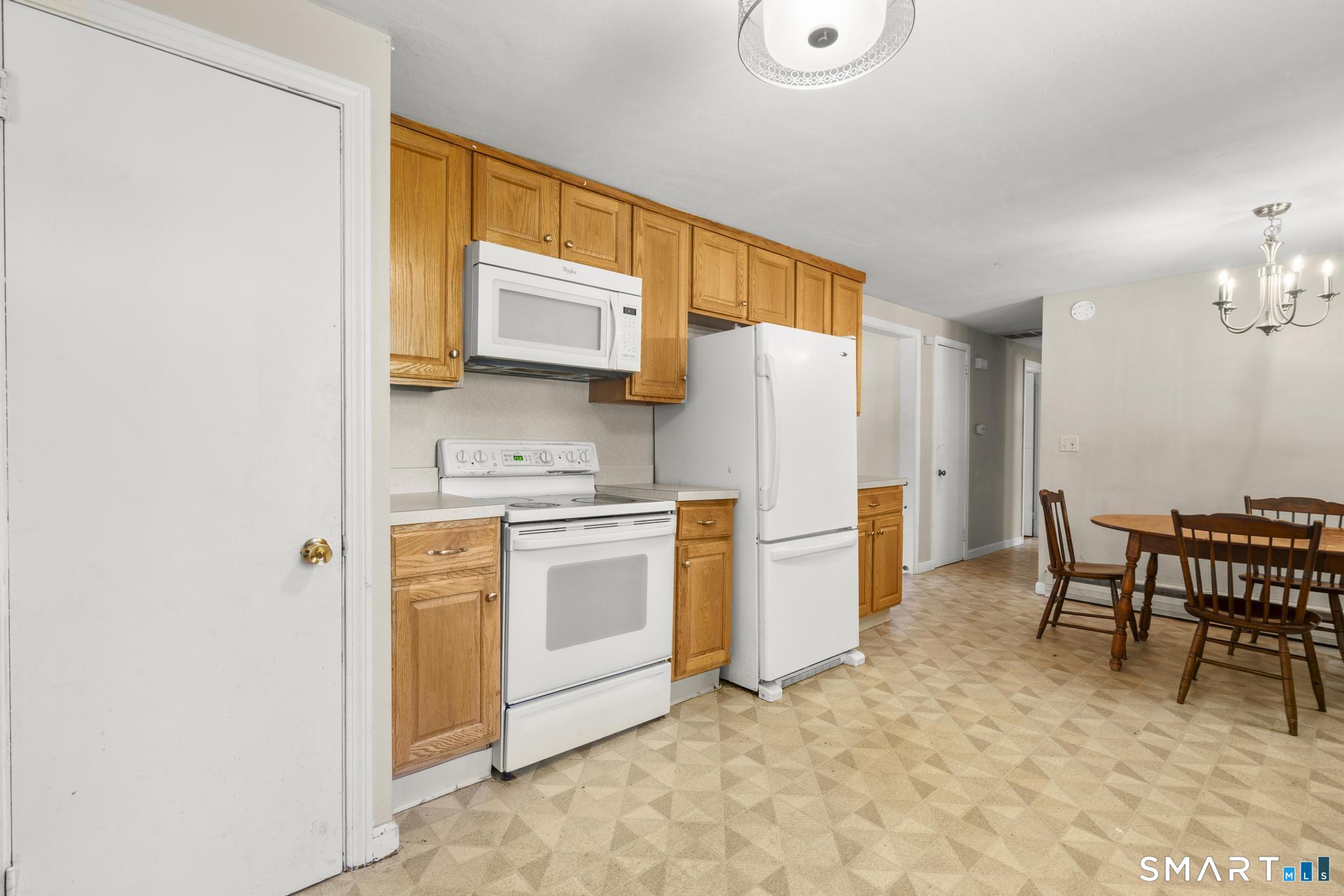 27 Allen Street Enfield, CT 06082 - Photo 15 of 32