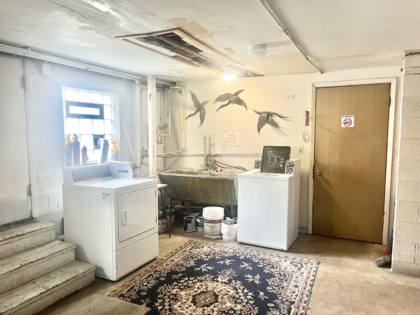 8549 Niles Center Road, Unit GN Skokie, IL 60077 - Photo 7 of 8 a room with a table and chairs