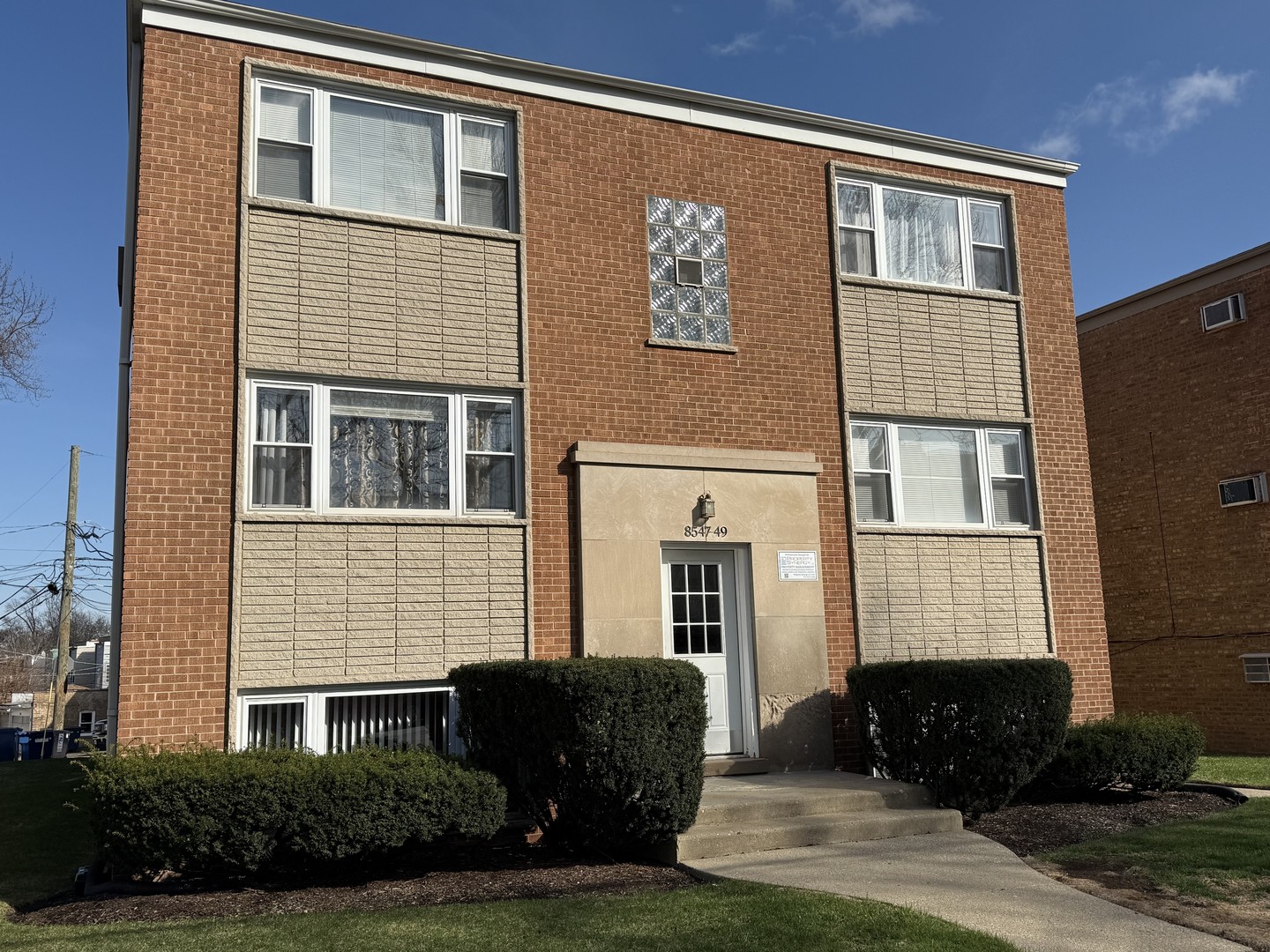 8549 Niles Center Road, Unit GN Skokie, IL 60077 - Photo 8 of 8 a front view of a house