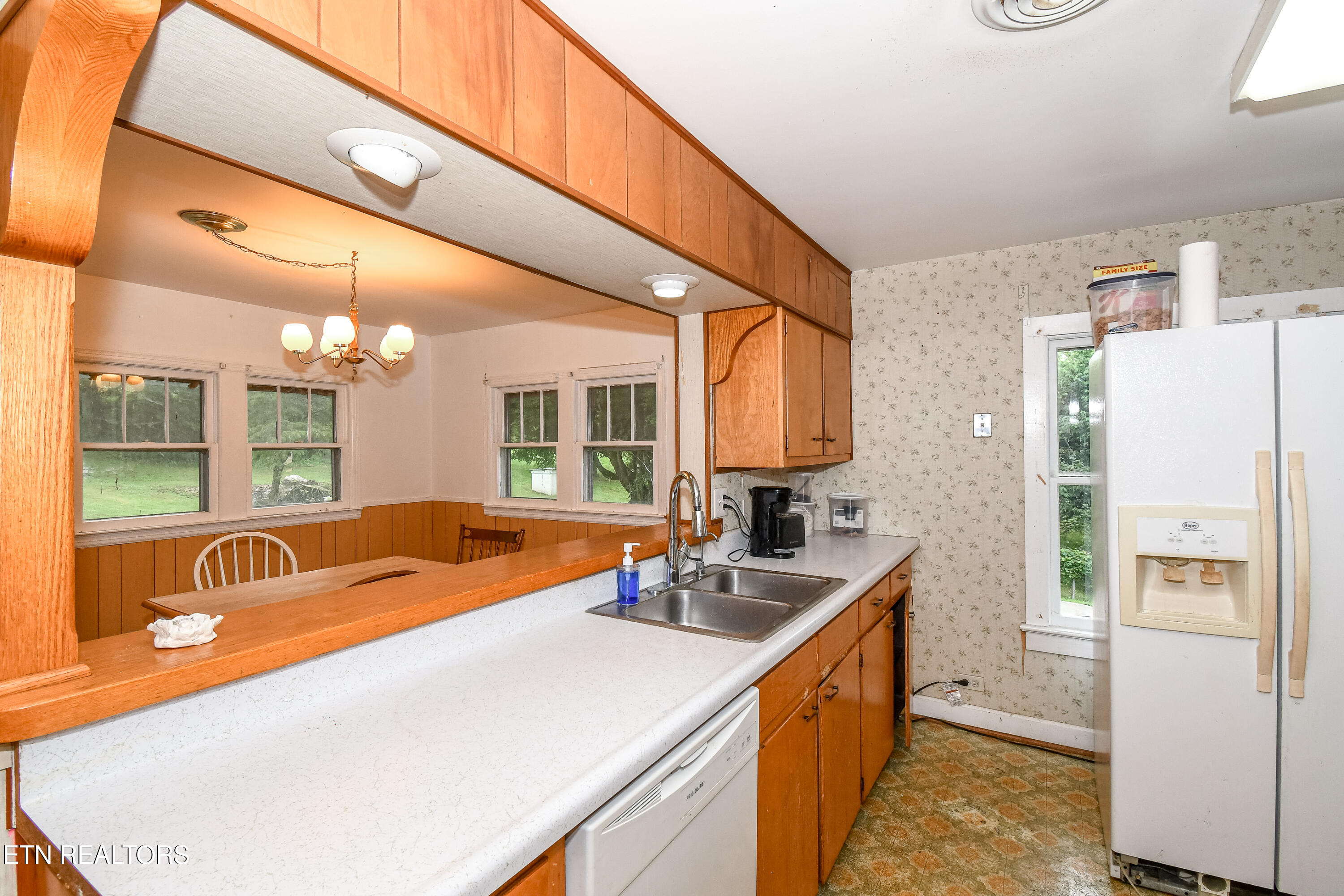 185 Trigonia Road Greenback, TN 37742 - Photo 4 of 22 DSC_6579