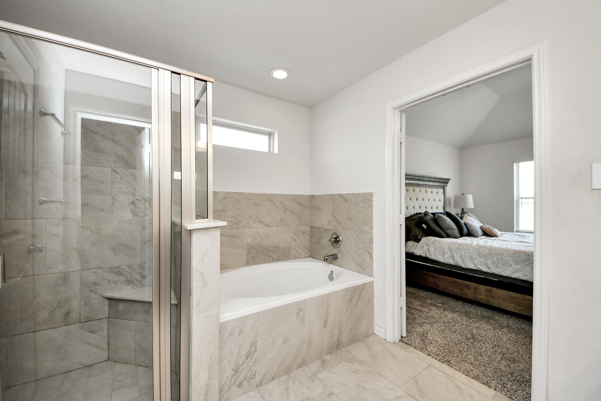 6226 Mason Way Rosenberg, TX 77471 - Photo 17 of 30 a bathroom with a bathtub and a glass door shower