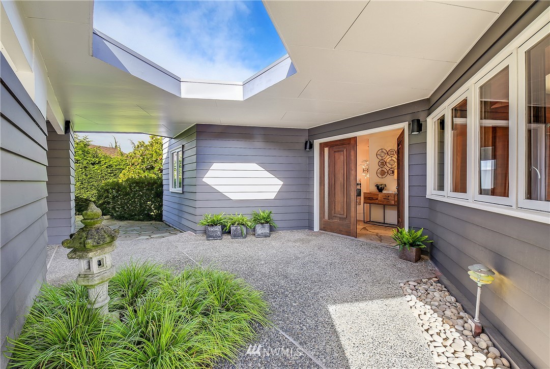 8631 Inverness Drive Northeast Seattle, WA 98115 - Photo 3 of 25 a front view of a house with garden