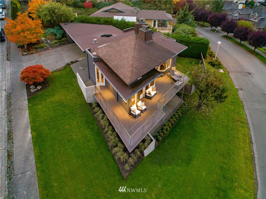 8631 Inverness Drive Northeast Seattle, WA 98115 - Photo 22 of 25 an aerial view of a house