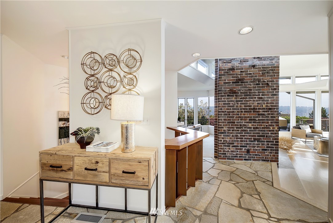 8631 Inverness Drive Northeast Seattle, WA 98115 - Photo 5 of 25 a room with a table and chairs