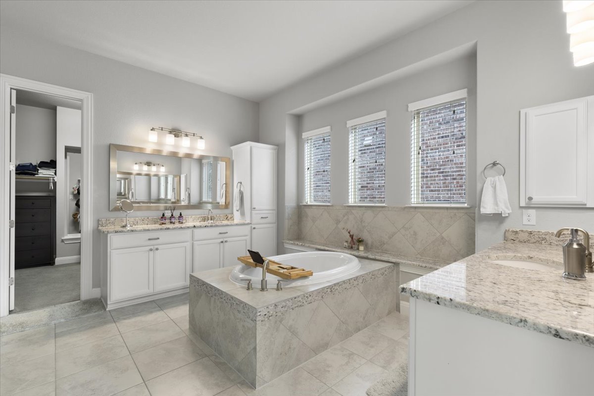 837 Bliss Lane Leander, TX 78641 - Photo 22 of 37 The luxurious en-suite bath features separate granite vanities.