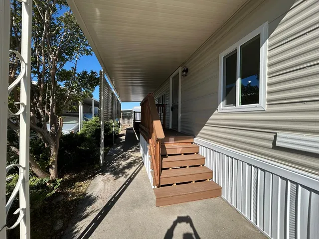 a view of entryway front of house