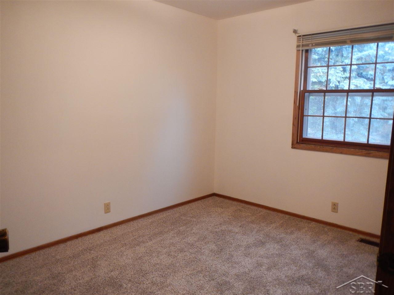 2143 South Graham Road Saginaw, MI 48609 - Photo 21 of 31 Bedroom 2