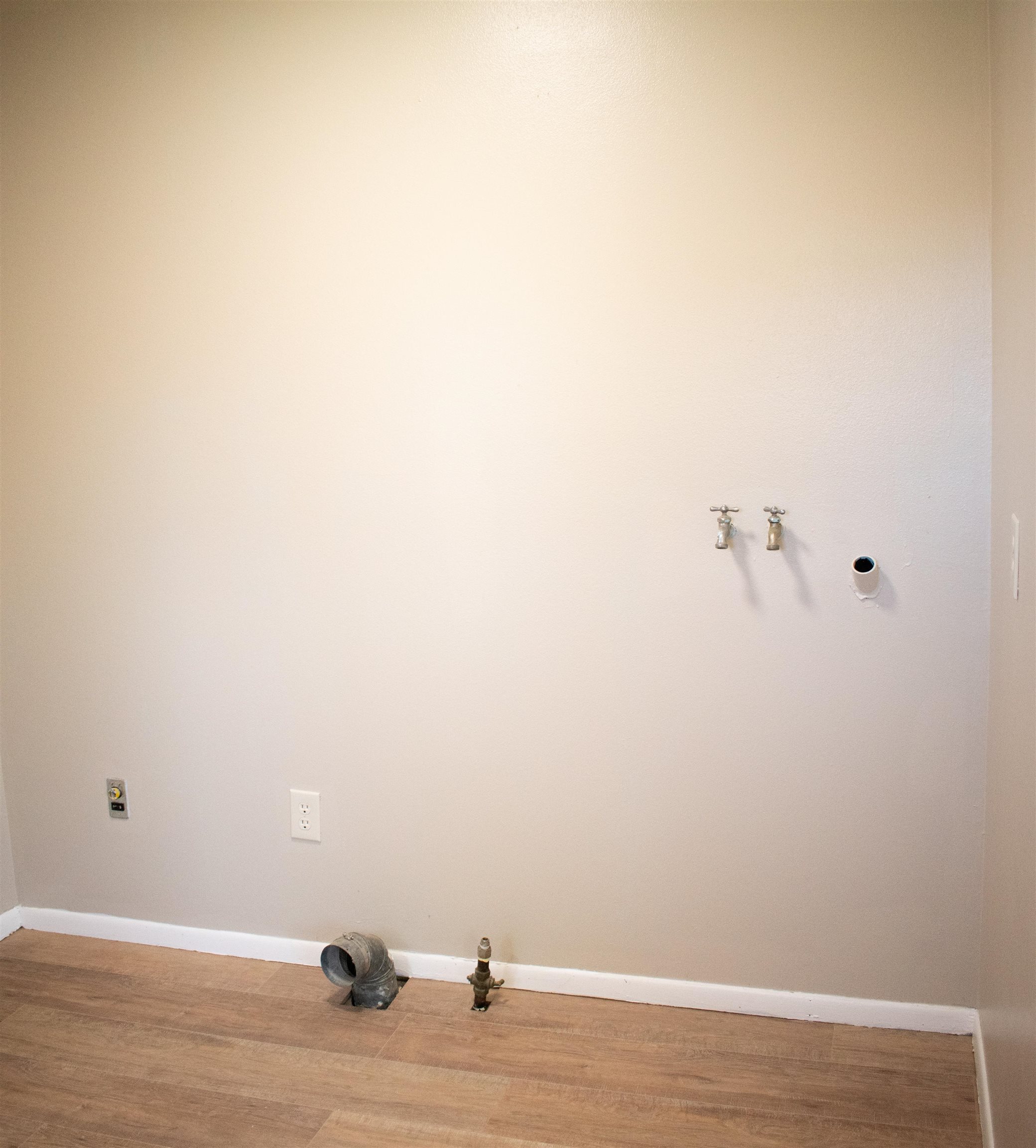 519-29 29 1/4 Road Grand Junction, CO 81504 - Photo 13 of 20 a view of a room with wooden floor