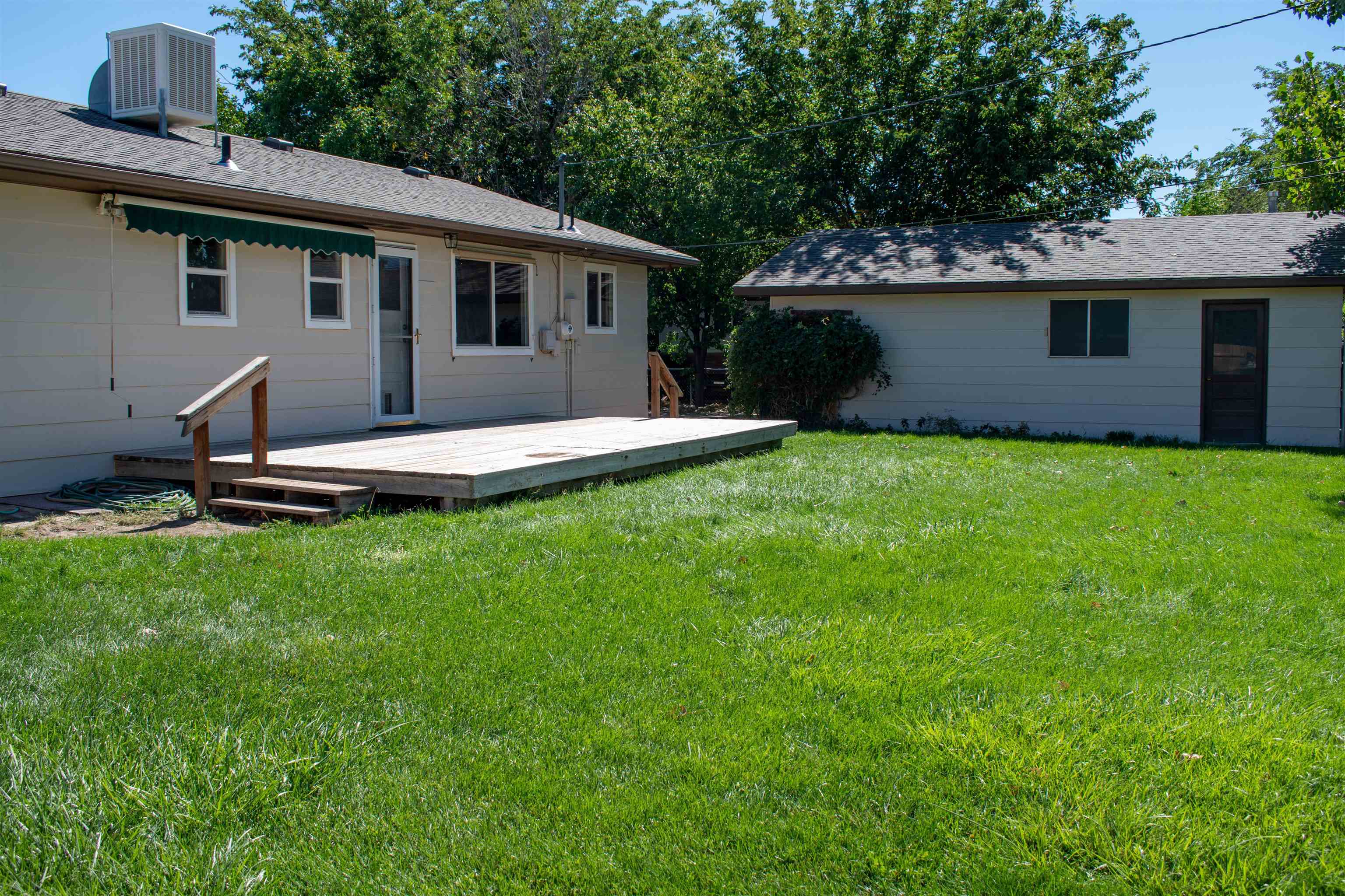 519-29 29 1/4 Road Grand Junction, CO 81504 - Photo 18 of 20 a view of a backyard with a garden