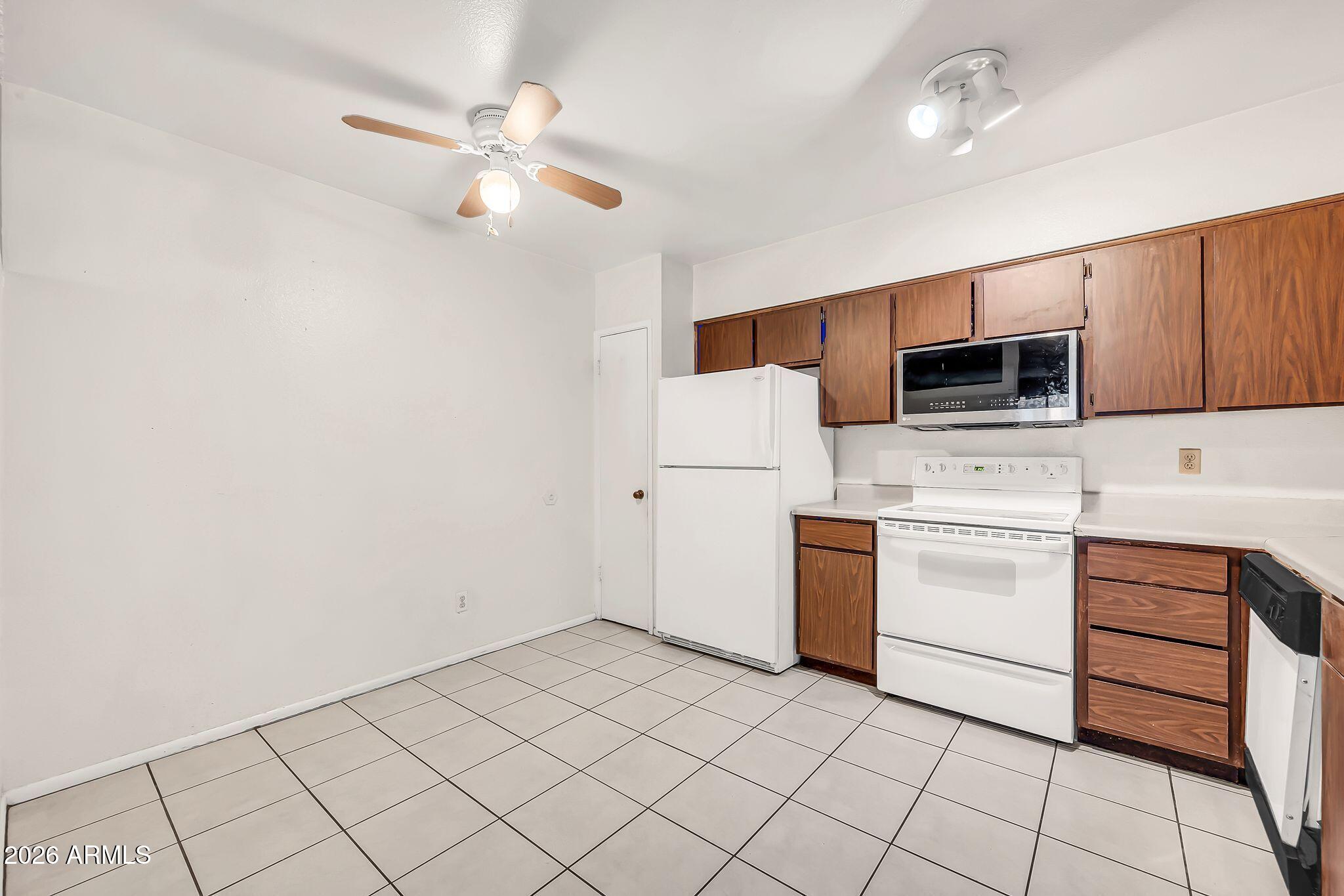 830 South Dobson Road, Unit 53 Mesa, AZ 85202 - Photo 7 of 25 Kitchen