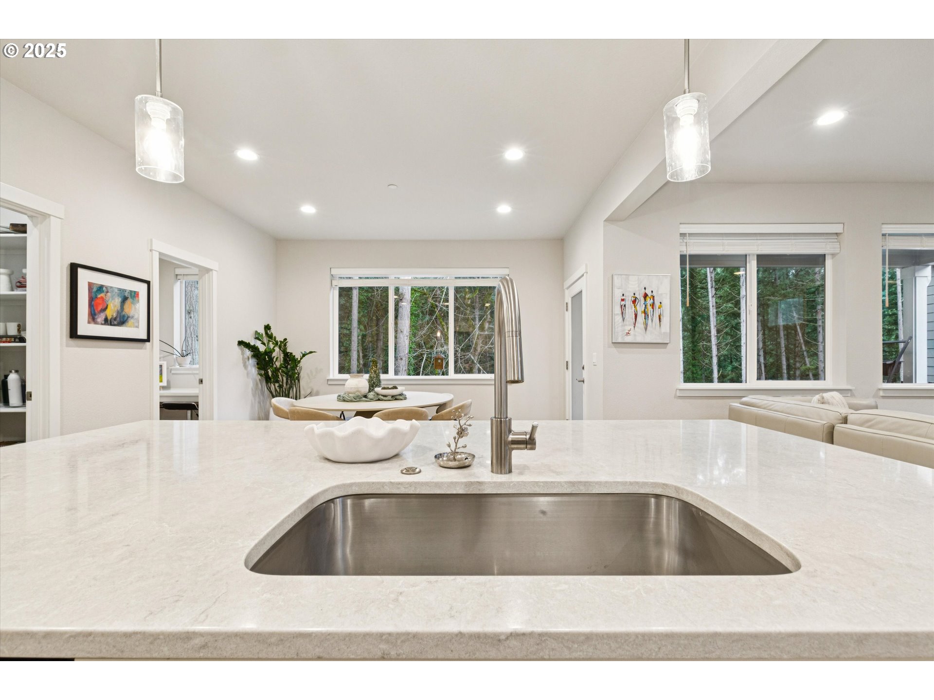 8549 Southwest 176th Avenue Beaverton, OR 97007 - Photo 4 of 34 Kitchen/Dining Room