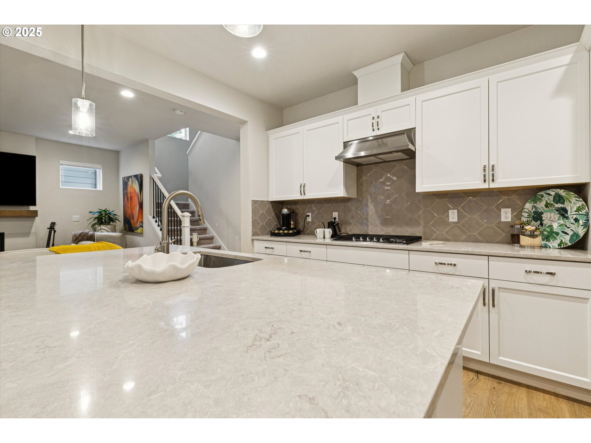8549 Southwest 176th Avenue Beaverton, OR 97007 - Photo 6 of 34 Kitchen/Living Room