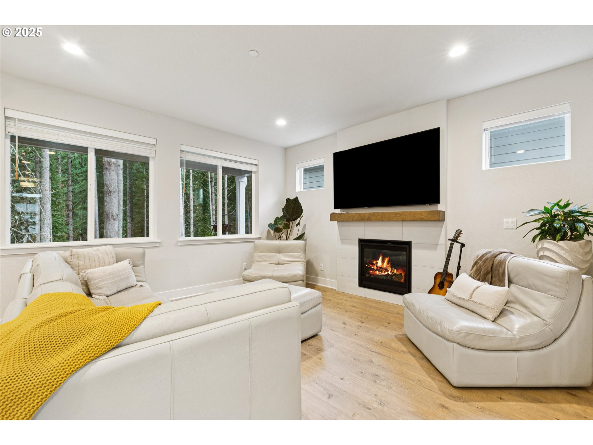 8549 Southwest 176th Avenue Beaverton, OR 97007 - Photo 8 of 34 Living Room